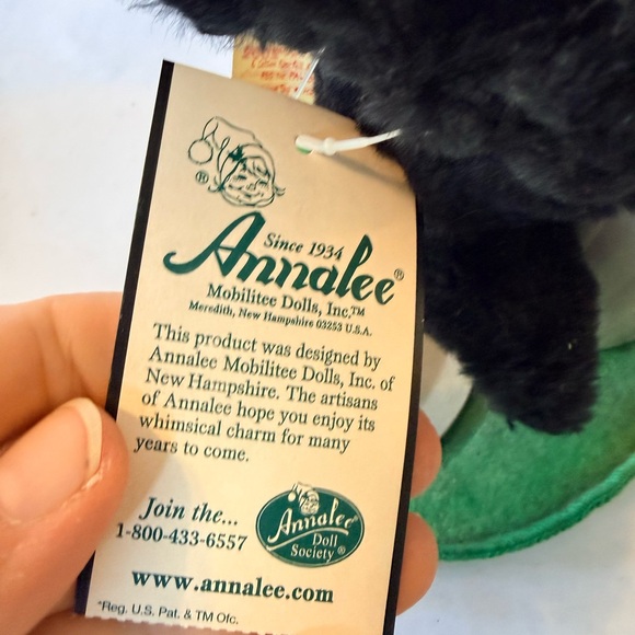 Annalee 4" Curious Bear Cub in Trash Can plush figurine - Picture 4 of 6